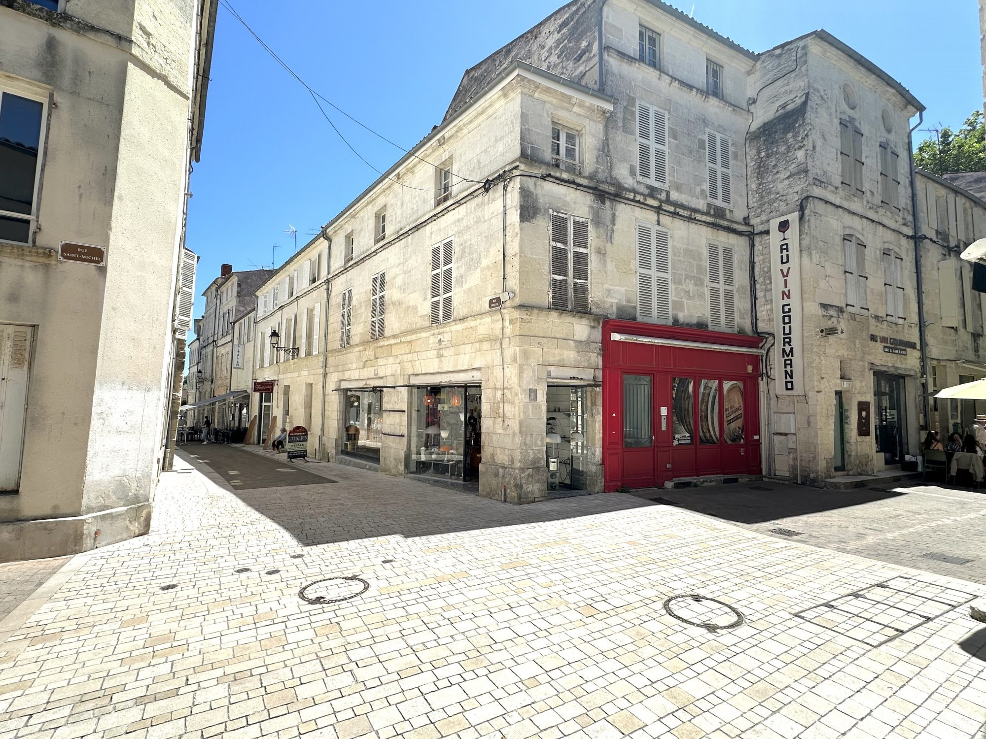 Immeuble mixte – 4 logements et commerce – Hyper-centre de Saintes