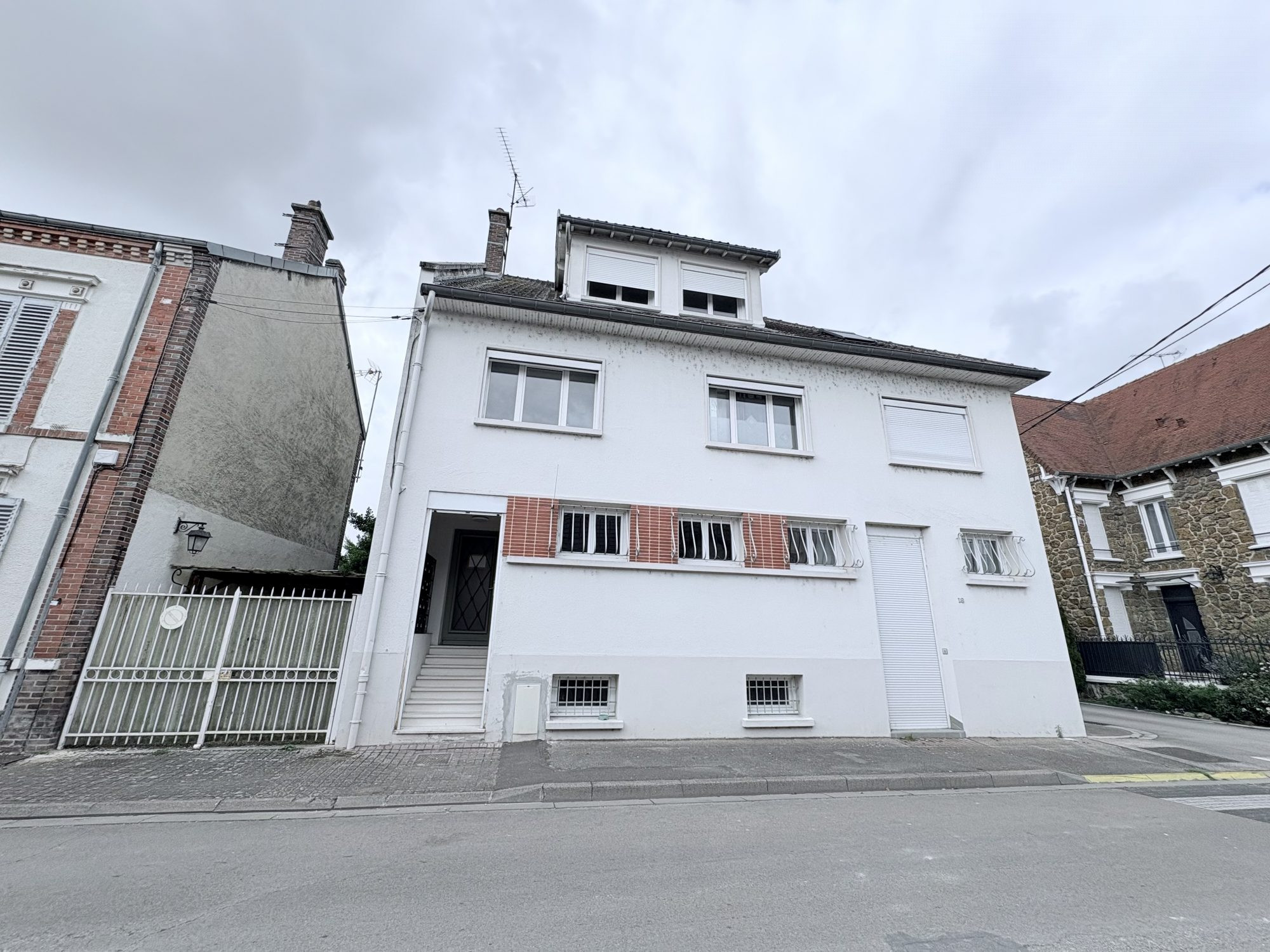 Immeuble de rapport 377 m2 – Hyper centre Romilly sur Seine
