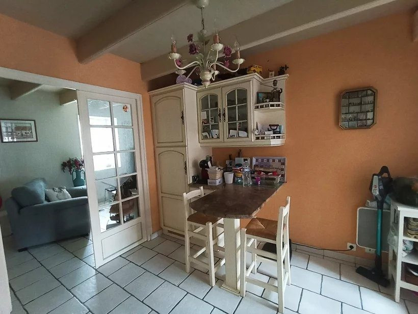 Family Home with Canal Access 5