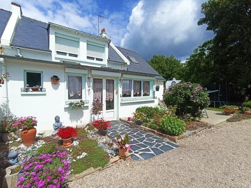Family Home with Canal Access 2