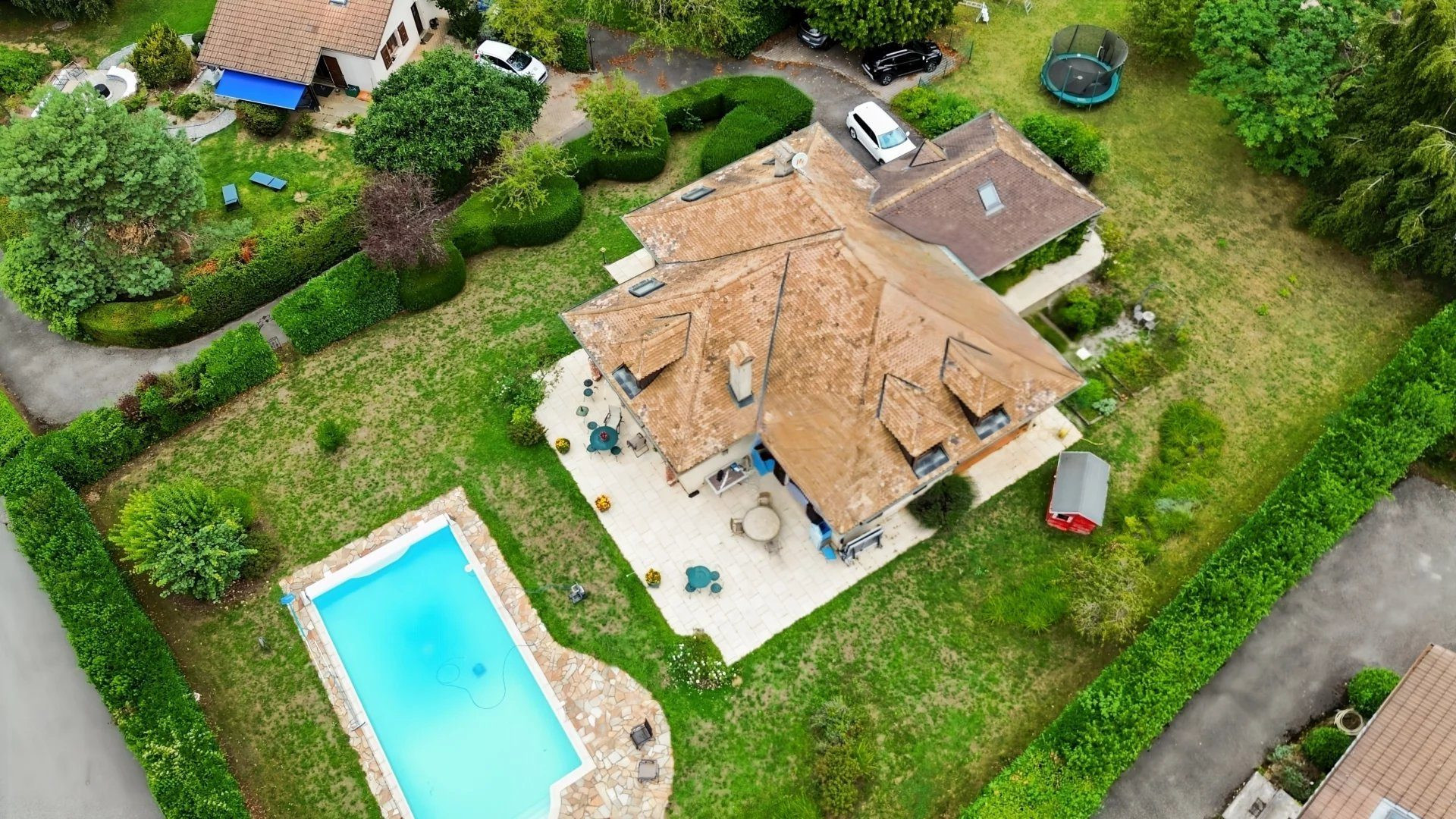 Nernier – Charming Architect-Designed Home, Swimming Pool and Large Wooded Grounds 5