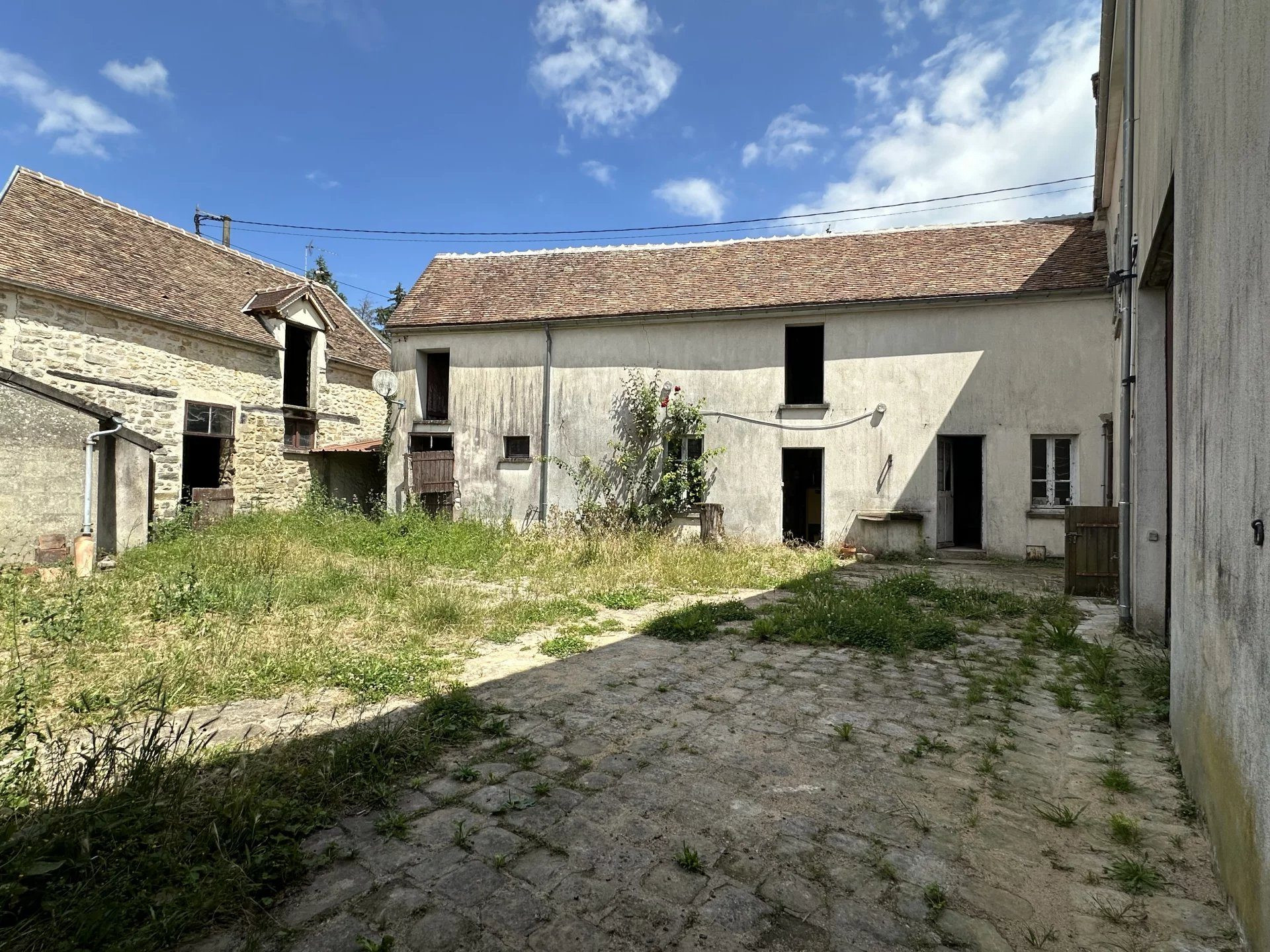 CHARACTERISTIC FARMHOUSE TO RENOVATE 3