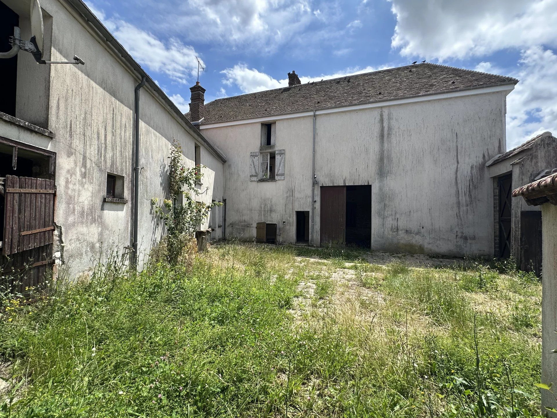 CHARACTERISTIC FARMHOUSE TO RENOVATE 4