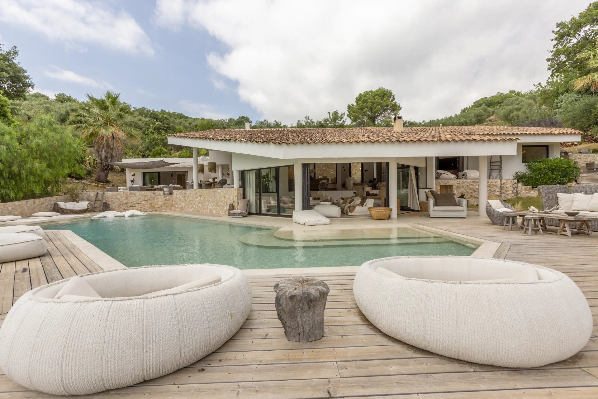 Maison 5 pièces 260 m² · à Le Rouret · 260 m² · 3 250 000 €