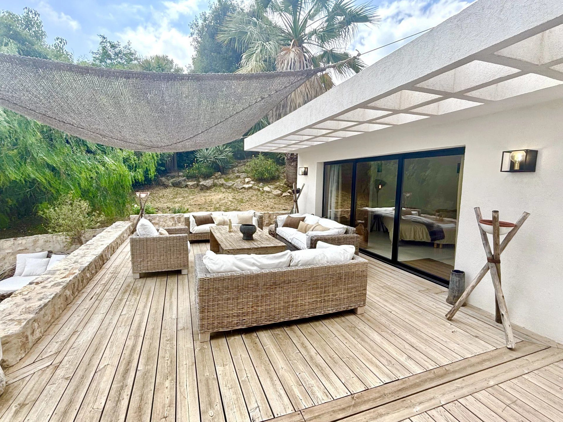 Exceptional contemporary villa with sea views!! 4