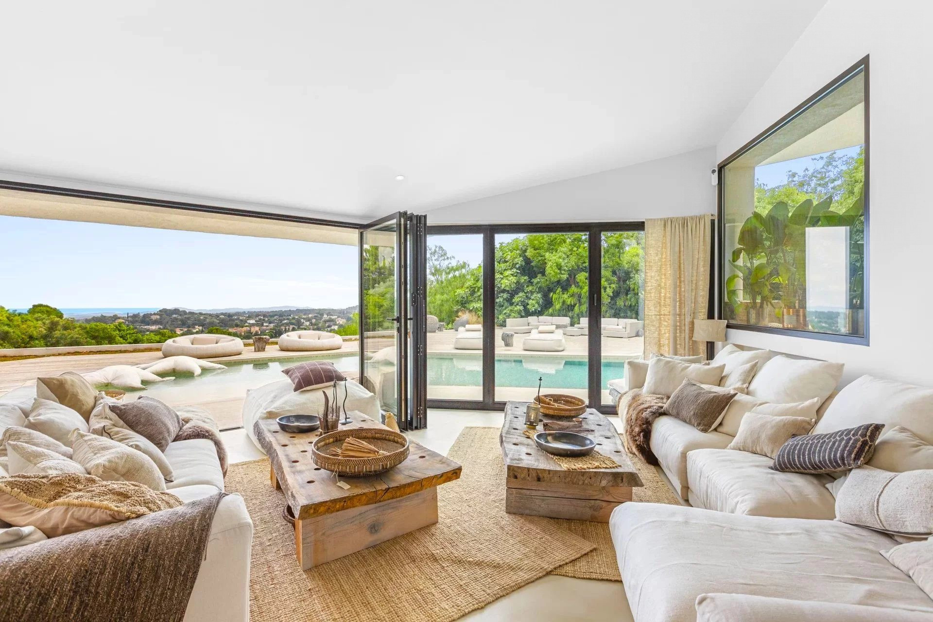 Exceptional contemporary villa with sea views!! 3