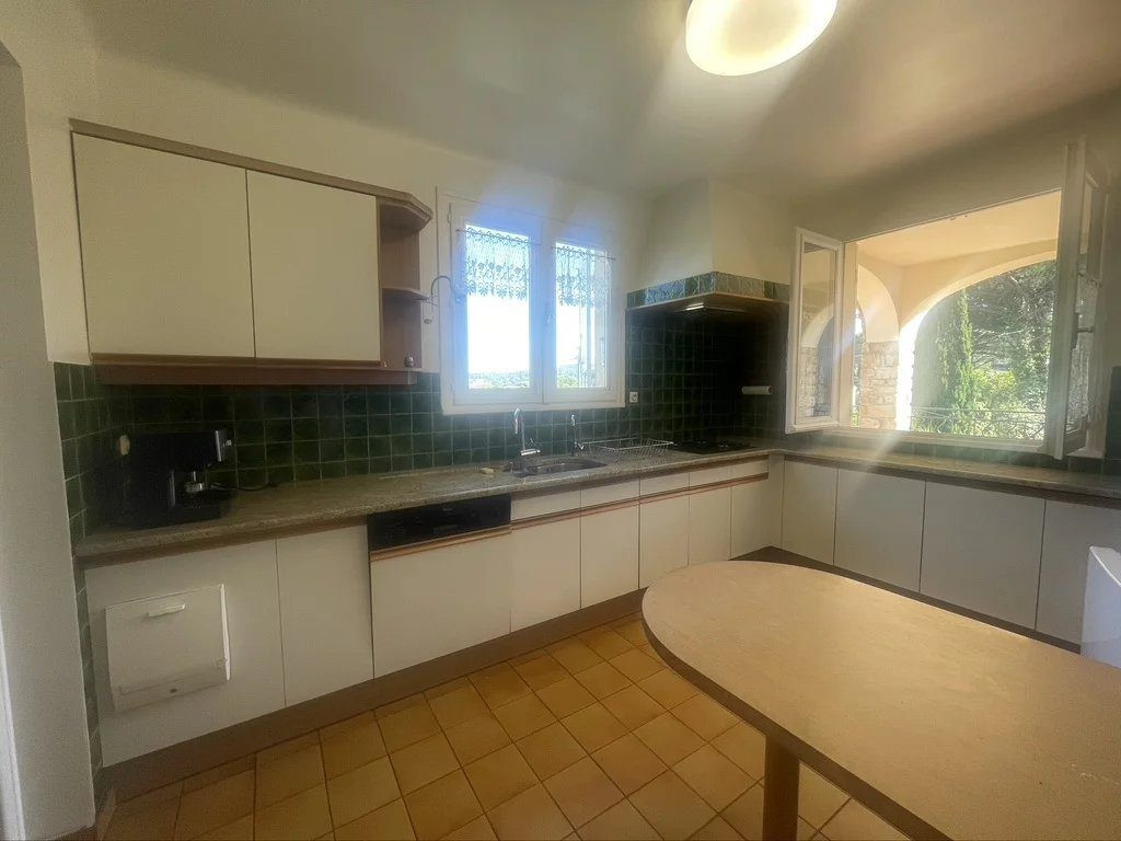 Maison 9 pièces 228 m² · à Bagnols-sur-Cèze · 228 m² · 269 000 €