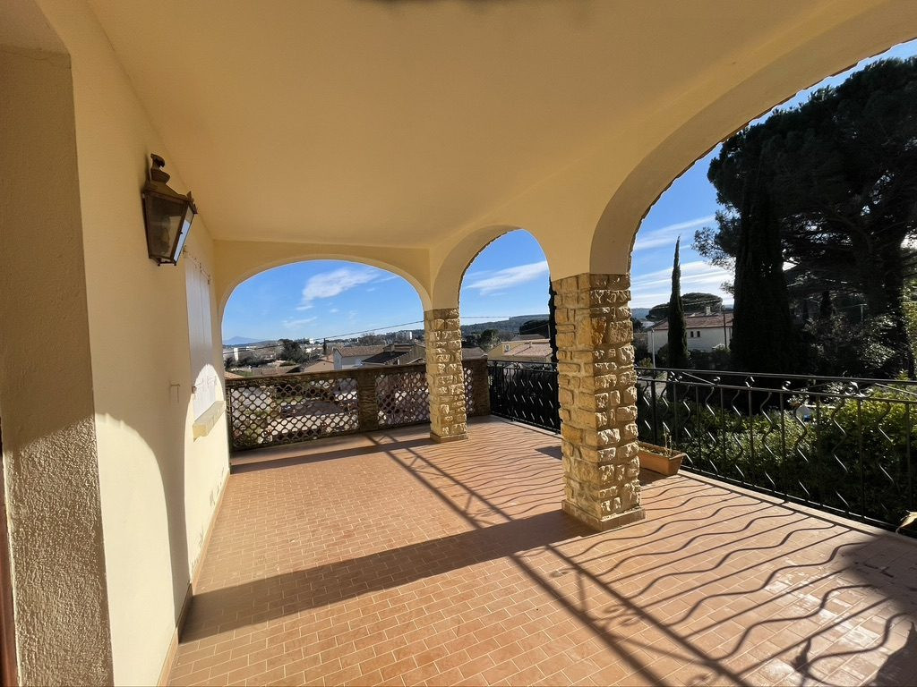 Spacious House 5