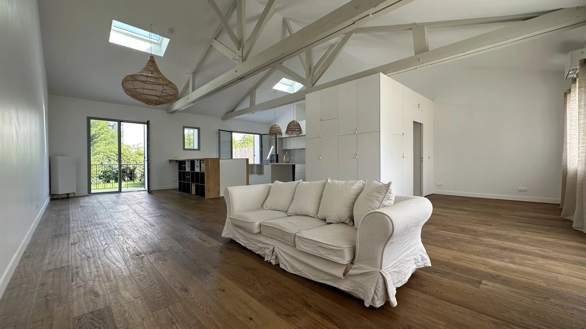 Atypical house with its secret garden in the heart of Lafond 3