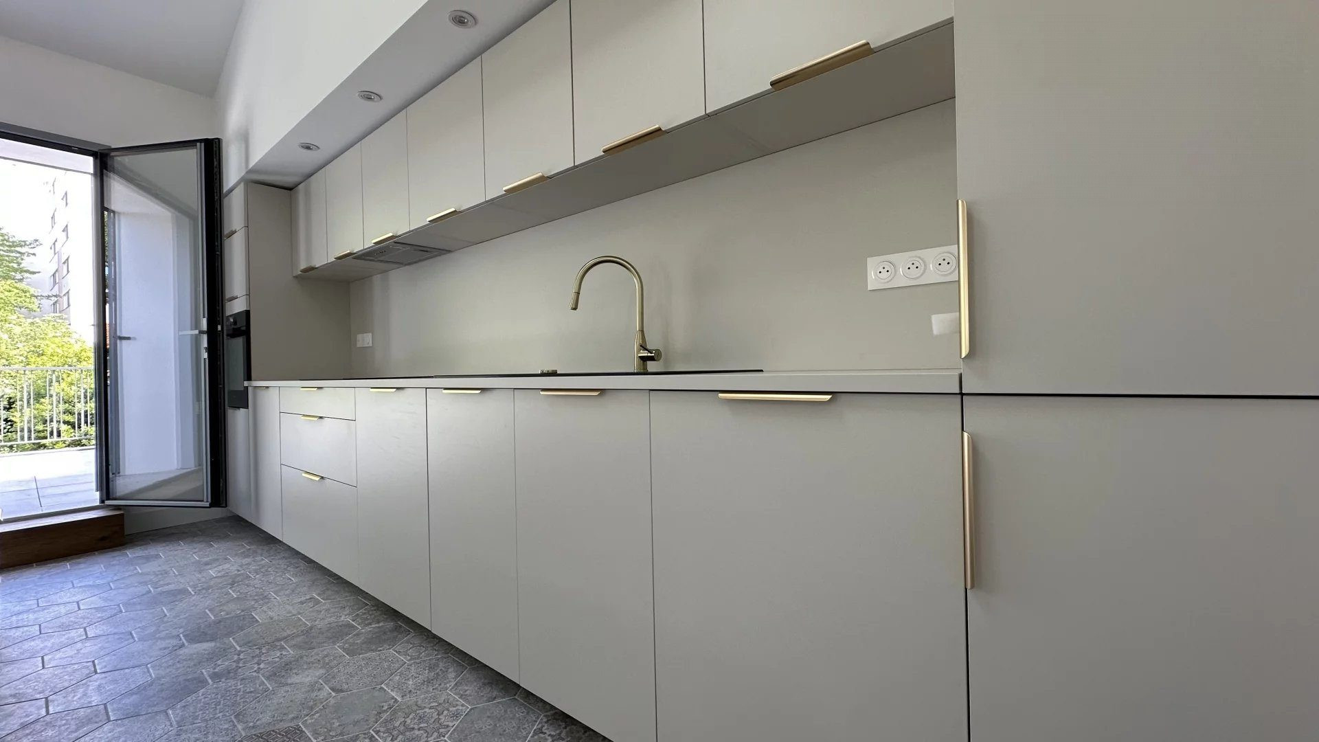 Atypical house with its secret garden in the heart of Lafond 4