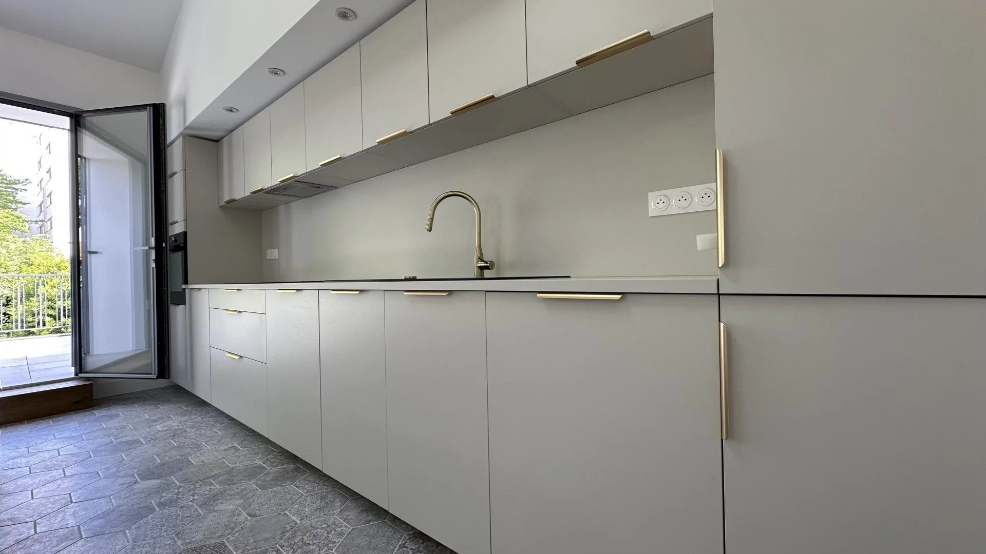 Atypical house with its secret garden in the heart of Lafond 4