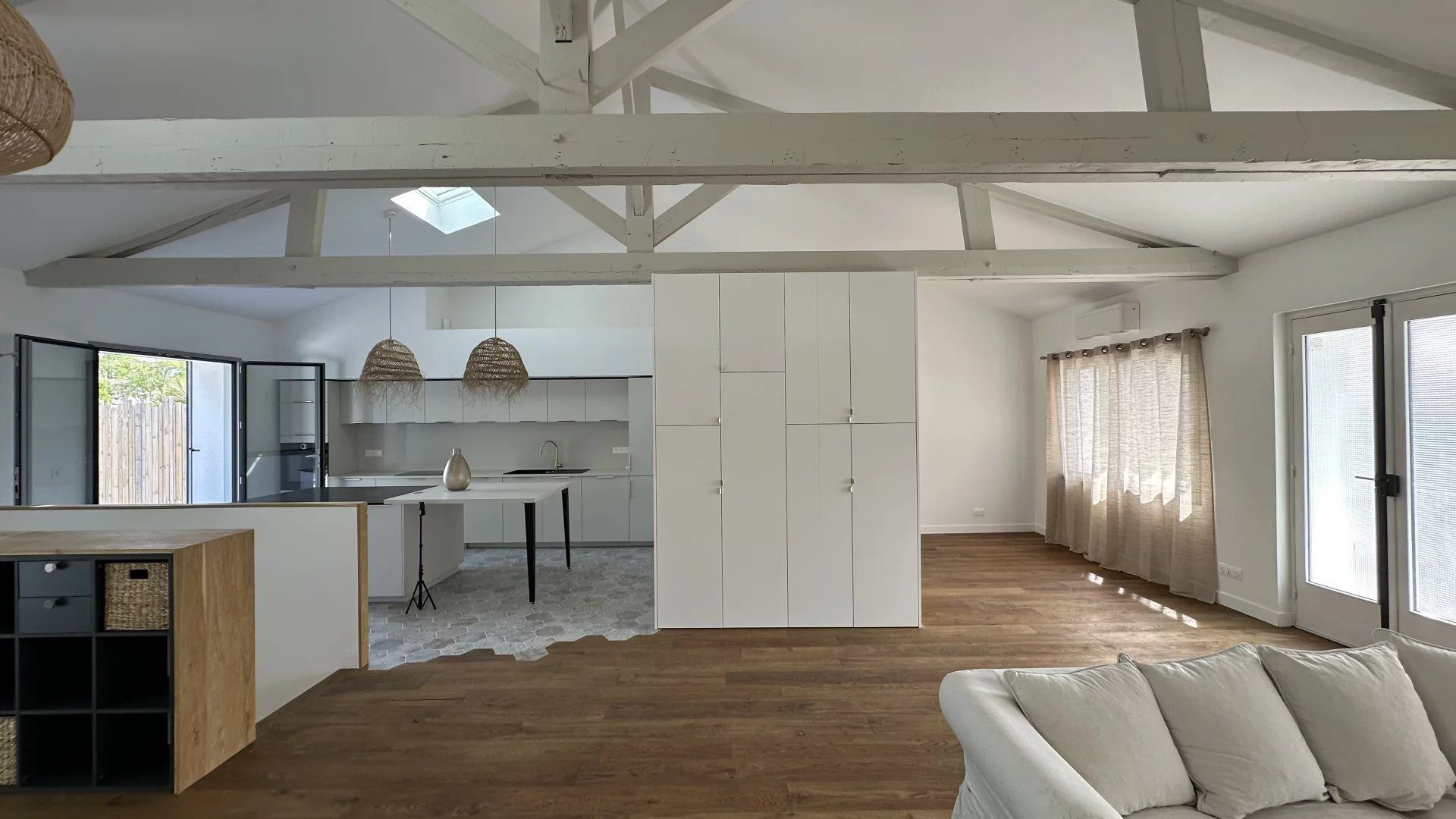 Maison atypique avec son jardin secret au cœur de Lafond