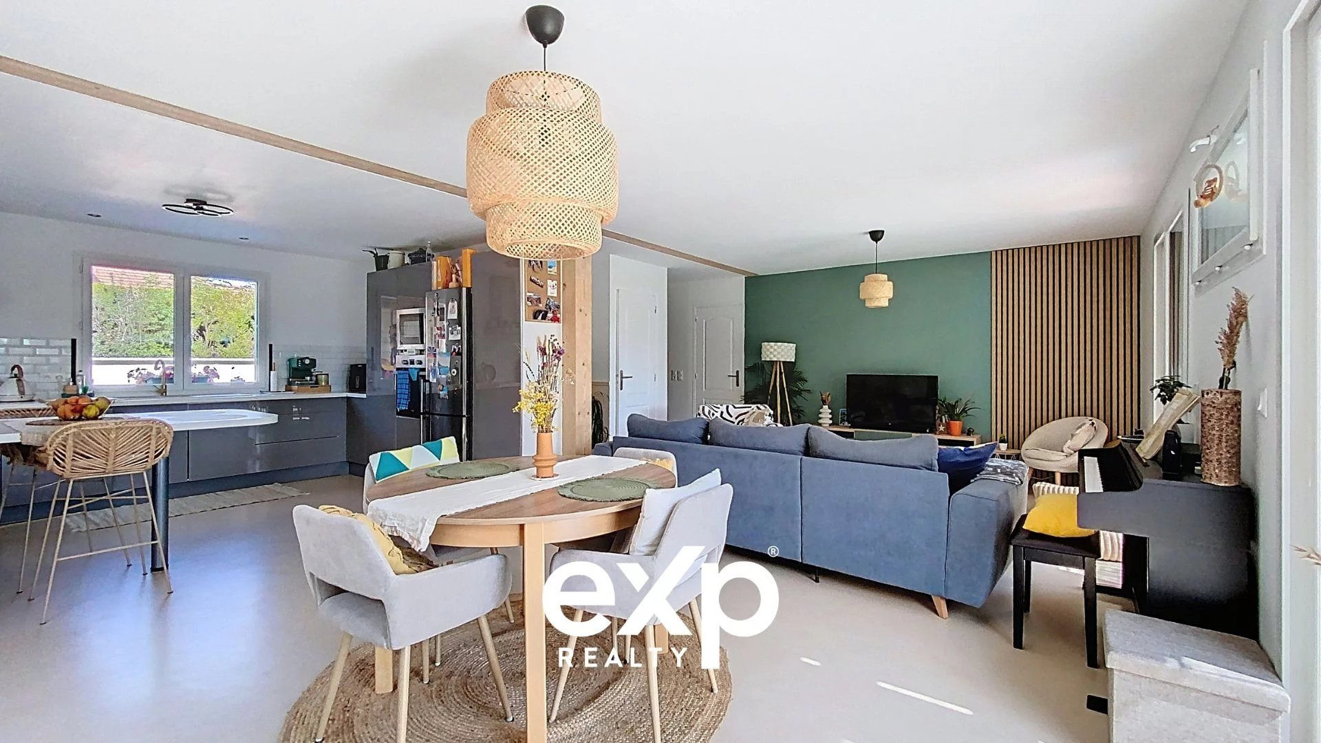 Family home with independent accommodation and swimming pool in Messery 4