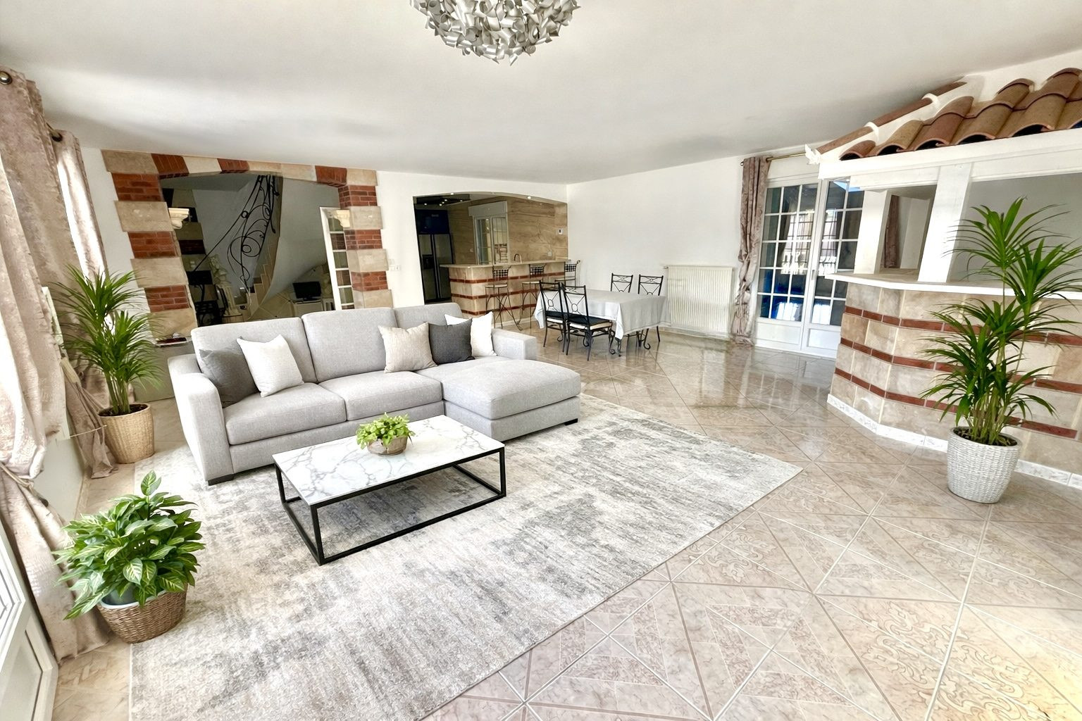 Maison 7 pièces 230 m² · à Cheniers · 230 m² · 429 000 €