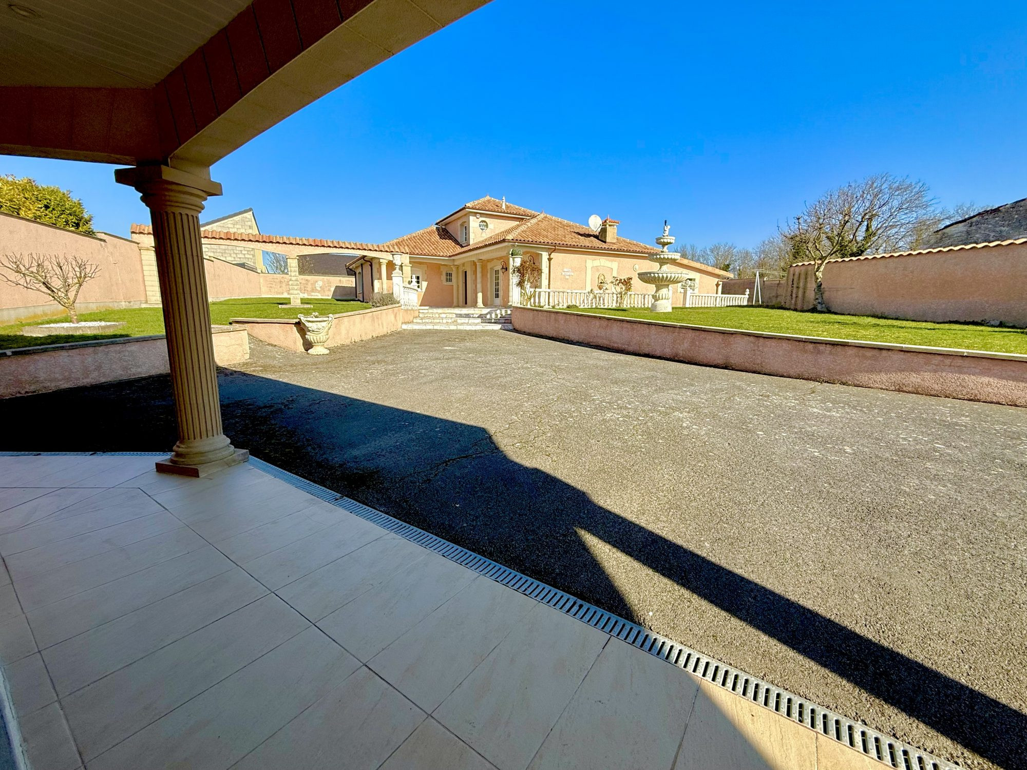 Exceptional 230 m² villa with swimming pool 3
