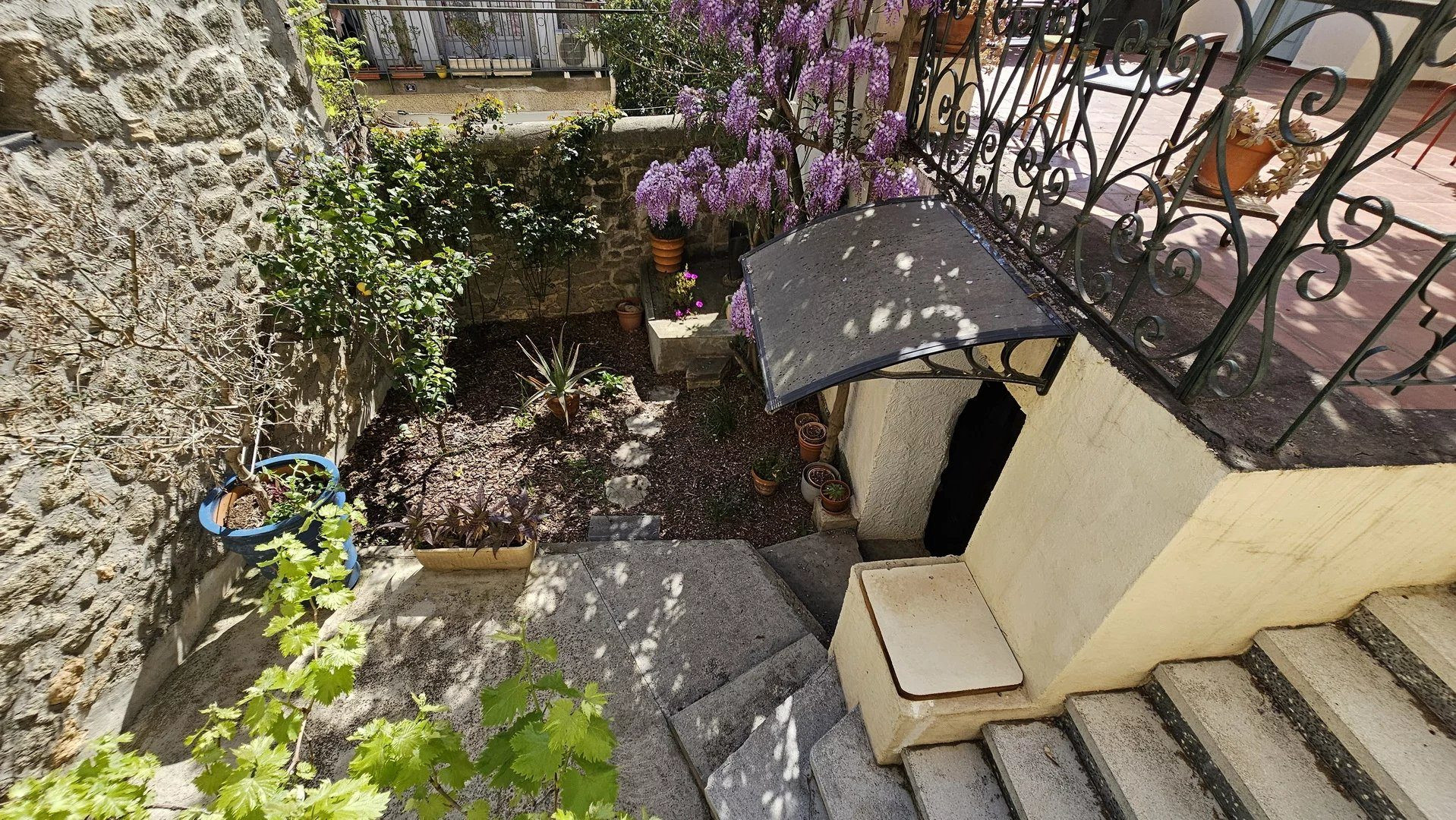 Historic house with garage, 3 terraces and small garden 4