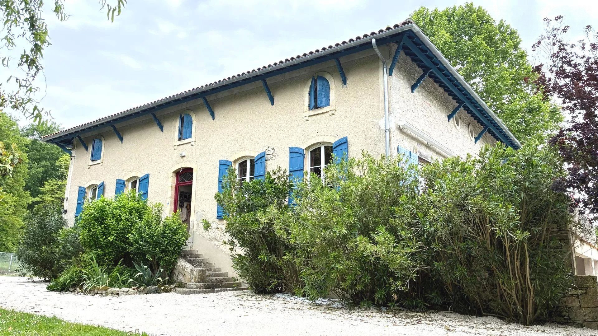 Property and/or Guesthouse on the Heights of Bazens 3