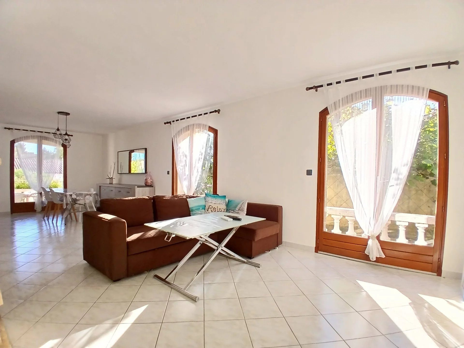 4-BEDROOM HOUSE - 451 m2 LAND AND SWIMMING POOL 5