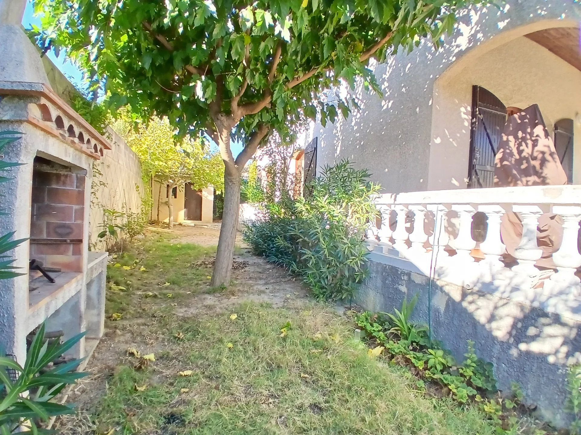 4-BEDROOM HOUSE - 451 m2 LAND AND SWIMMING POOL 3