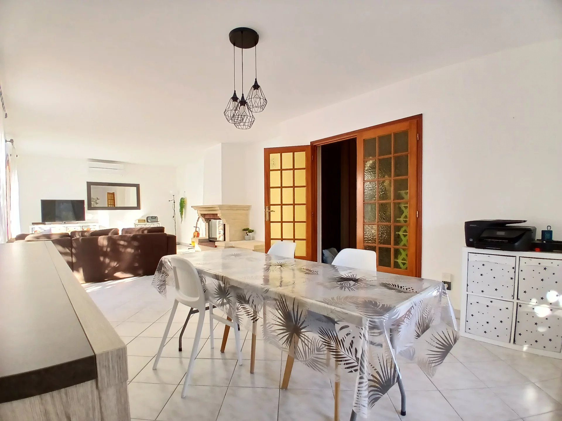 4-BEDROOM HOUSE - 451 m2 LAND AND SWIMMING POOL 4