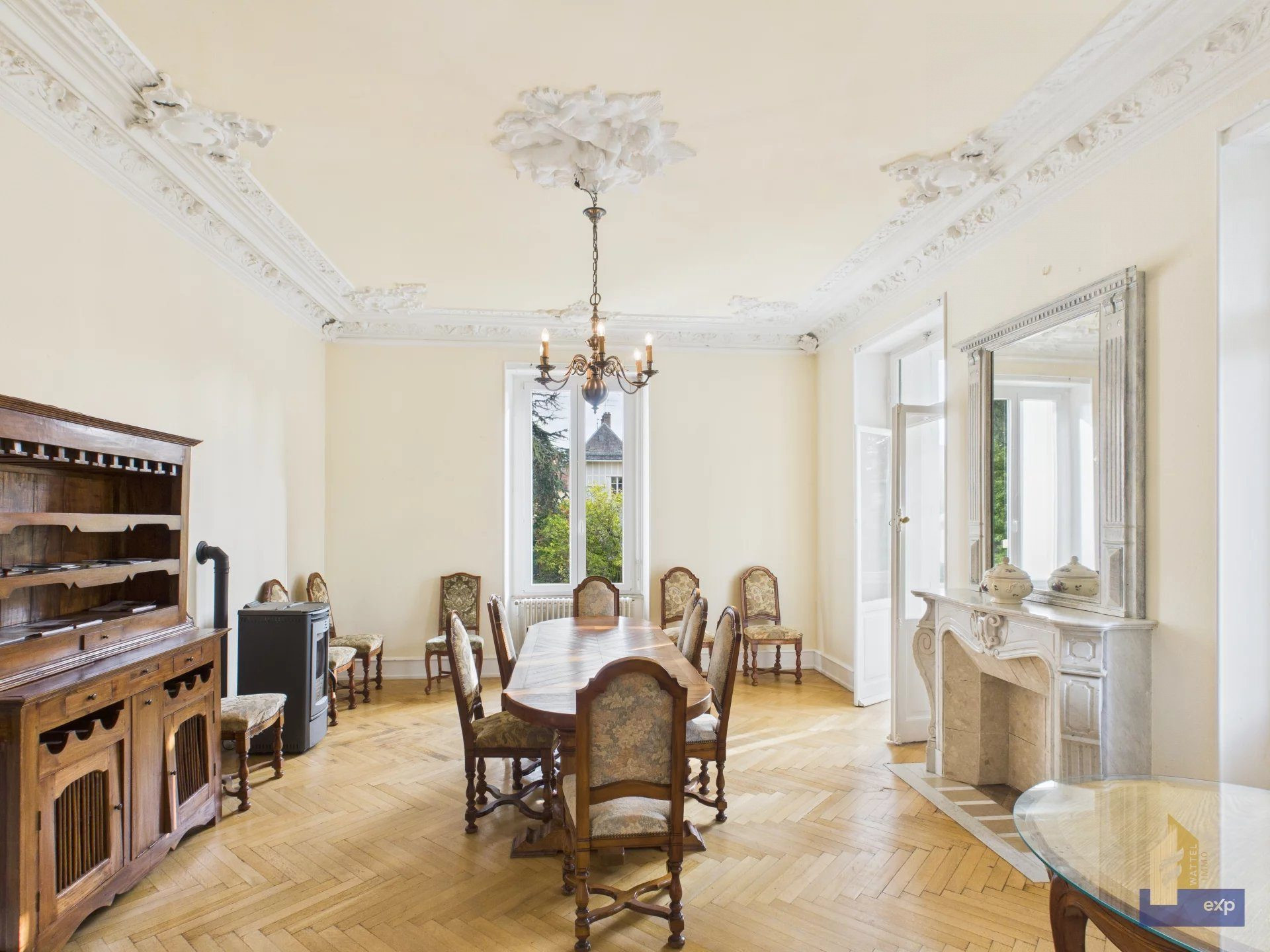 Manoir de prestige proche de la Suisse !