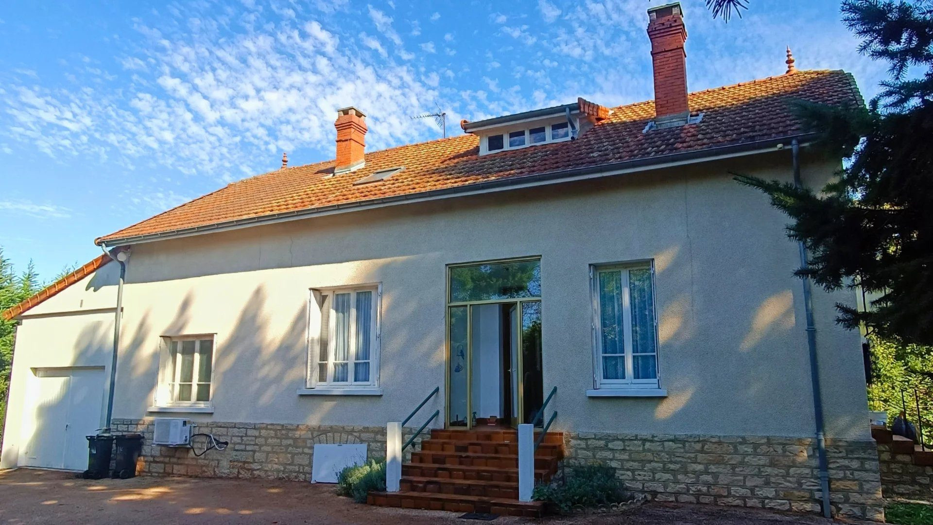 Sennecey-le-Grand (71) - Maison de 125m² dans parc arboré