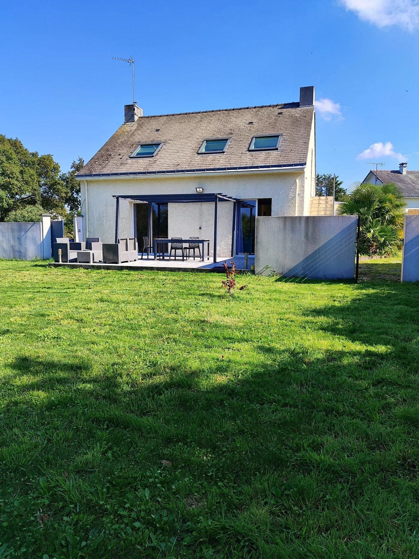 Pavilion 6 minutes from the beach + 1-bedroom apartment 3