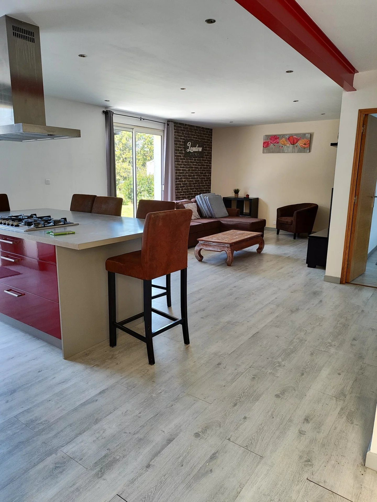 Pavilion 6 minutes from the beach + 1-bedroom apartment 5
