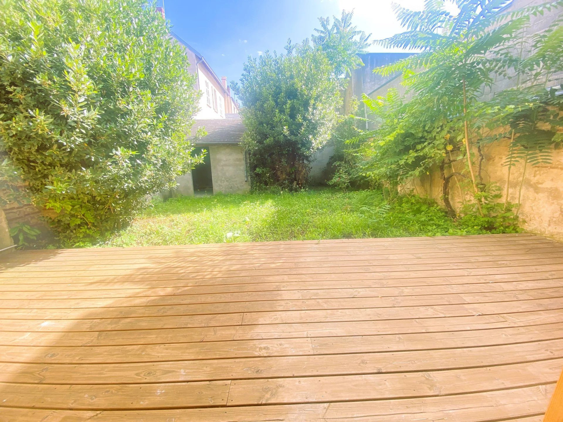 03200 VICHY - TOWN CENTER - 4-ROOM TOWNHOUSE WITH TERRACE AND GARDEN 3