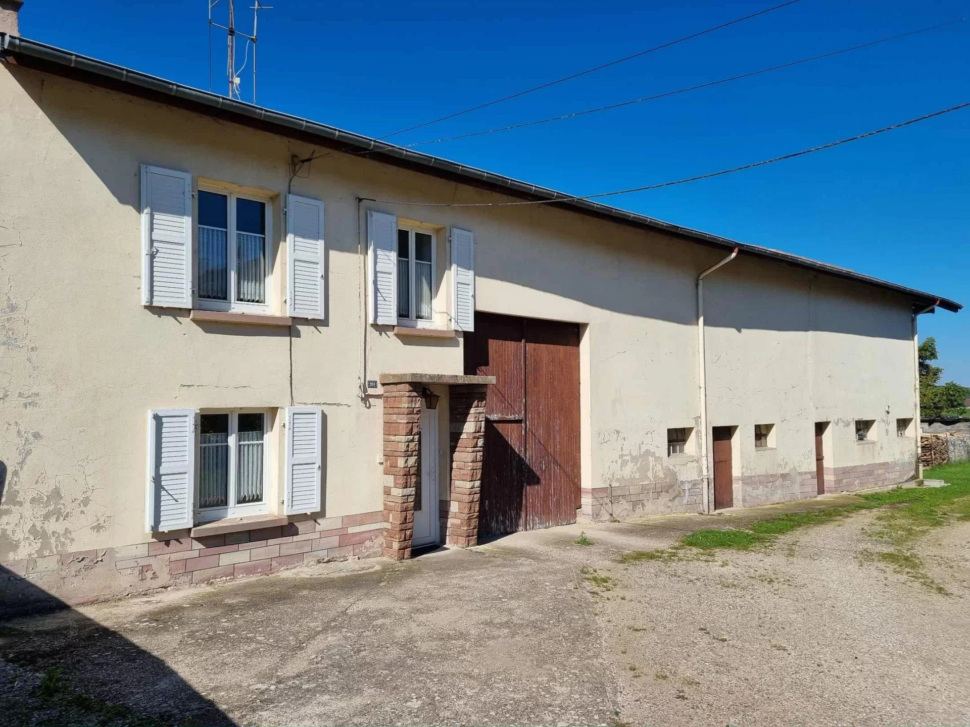 🏡 Charme authentique et volumes généreux – Ancien corps de ferme rénové à Fribourg