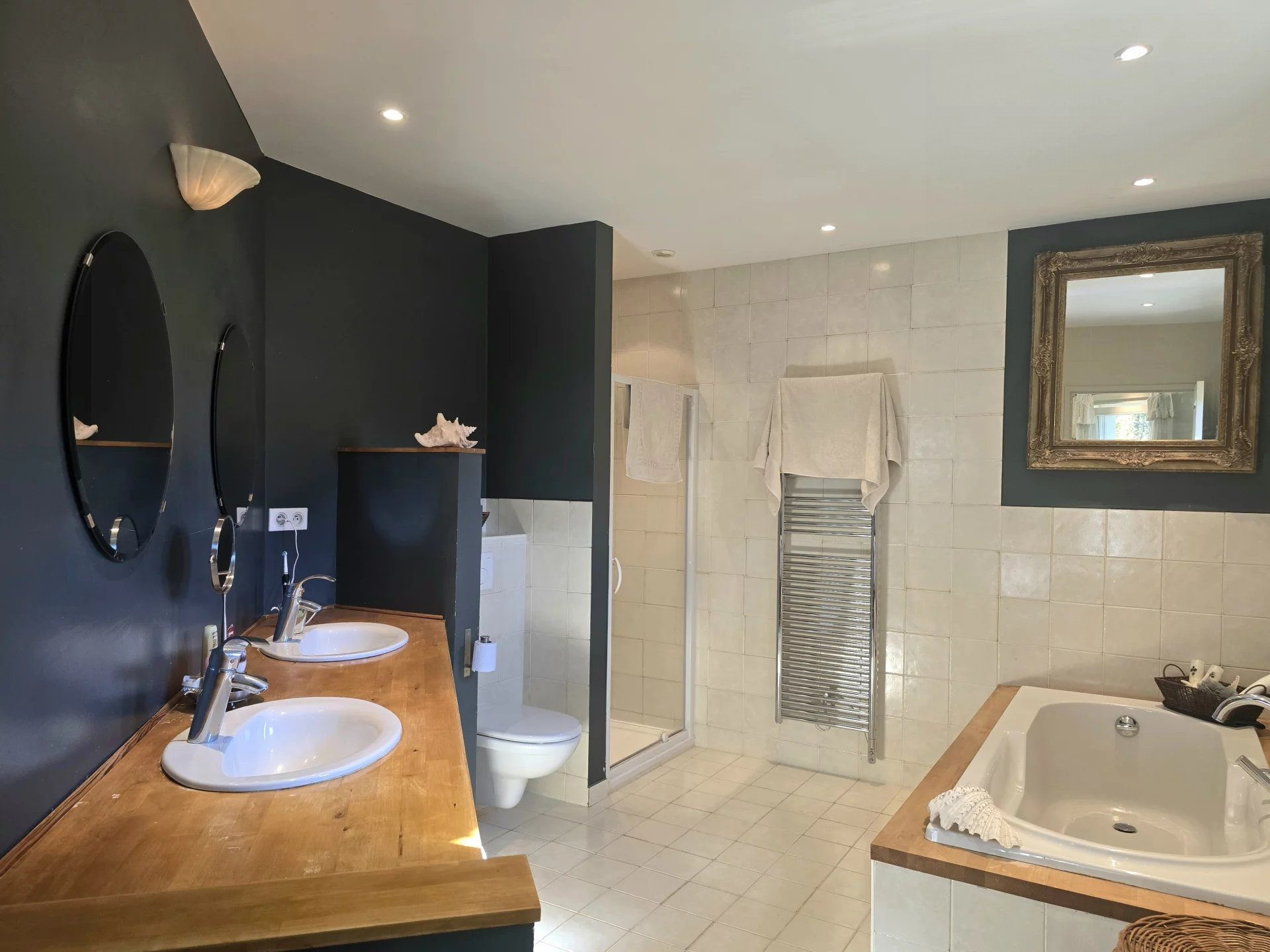 Maison 9 pièces 305 m² · à Bourg-du-Bost · 305 m² · 475 000 €
