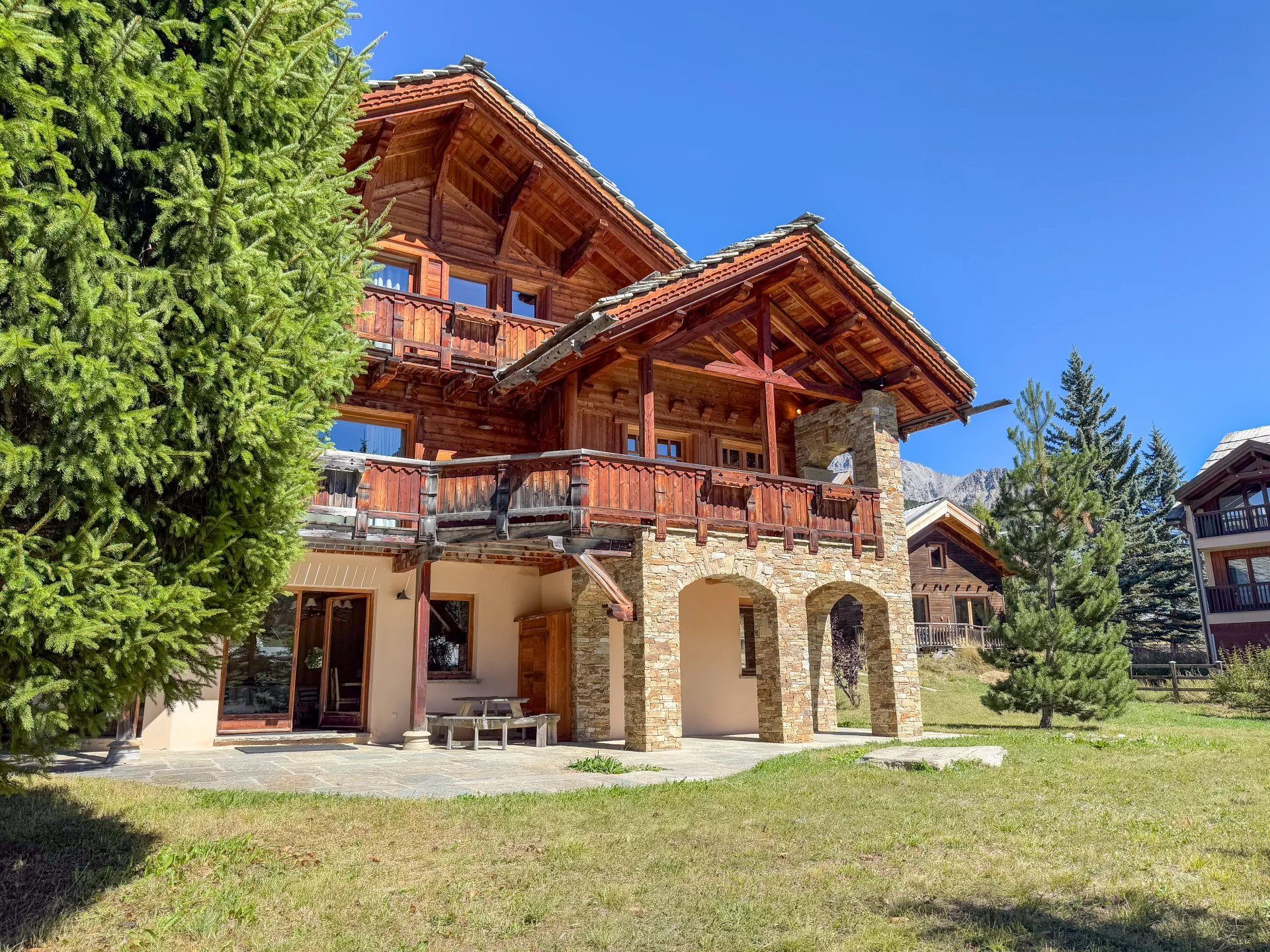 Maison 9 pièces 375 m² · à Montgenèvre · 375 m² · 3 990 000 €