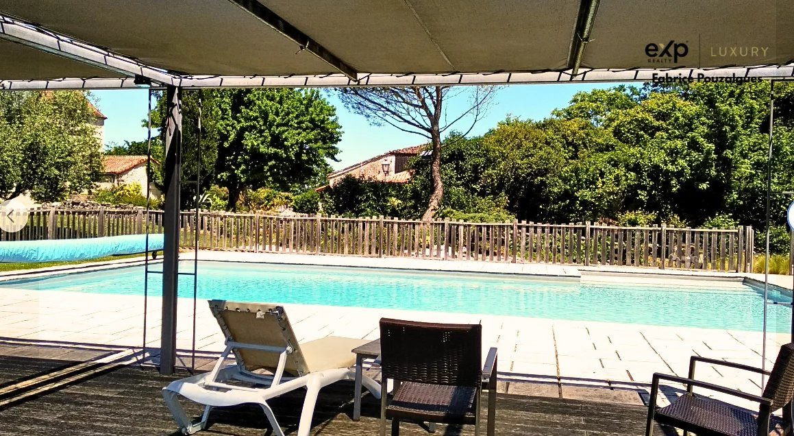Rare 8.5 hectare property with dominant views, guesthouses, unrestricted commercial use 5