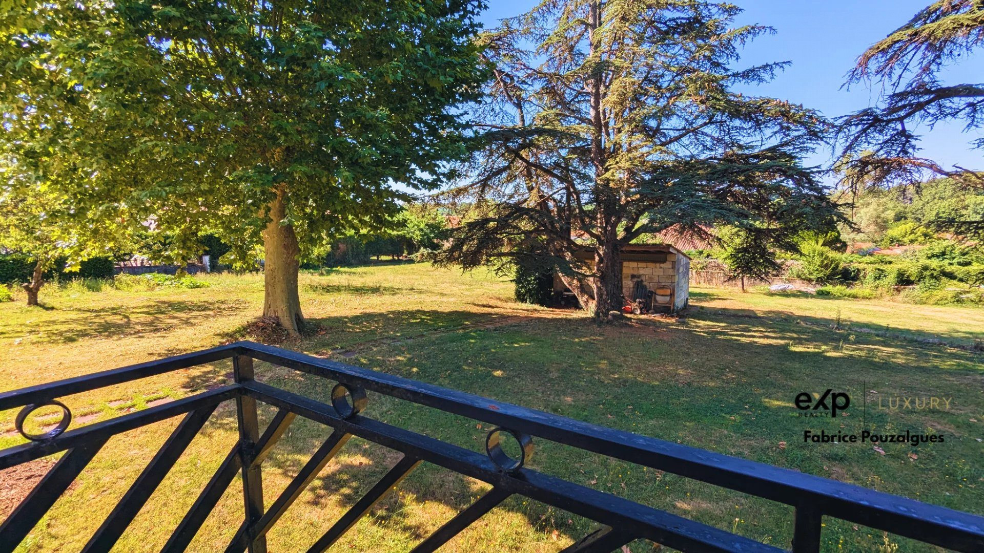 Charming house with independent apartment and well-maintained garden 3