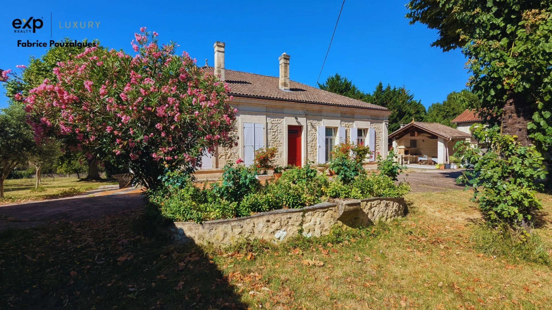 Maison de caractère avec appartement indépendant et jardin soigné