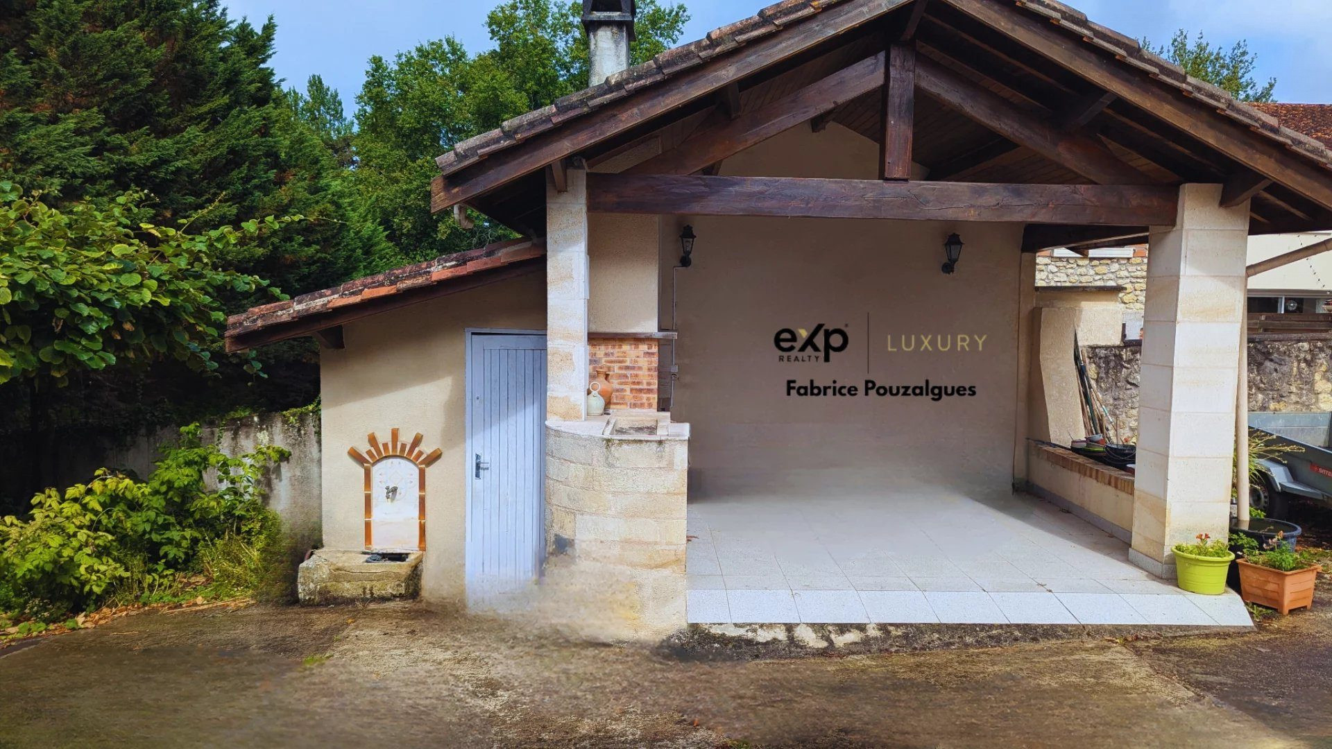 Charming house with independent apartment and well-maintained garden 5