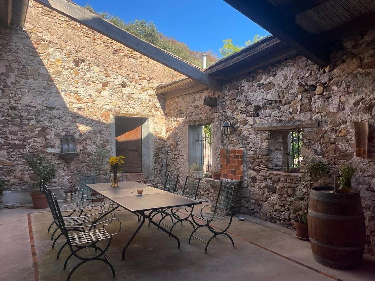 Master House with Garage and Garden 4
