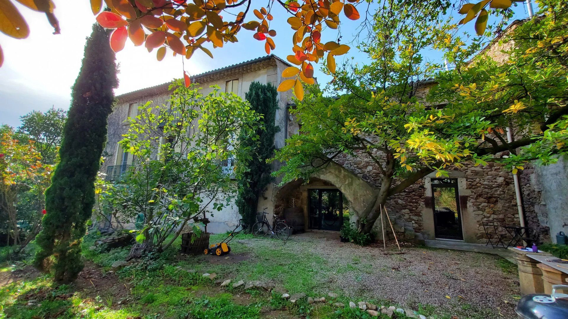 Maison de Maître avec garage et jardin