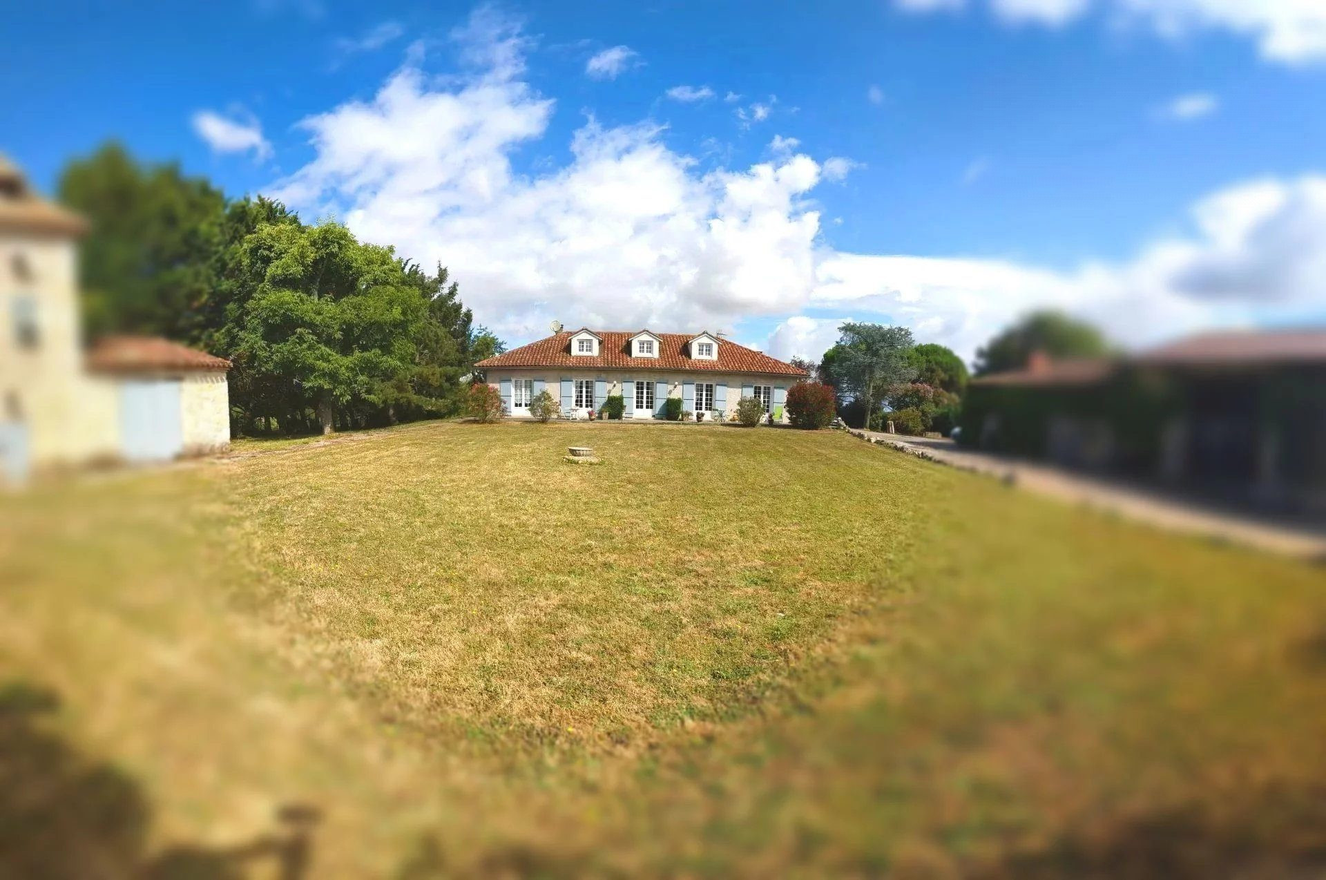 House for sale in Foulayronnes, 219 m²