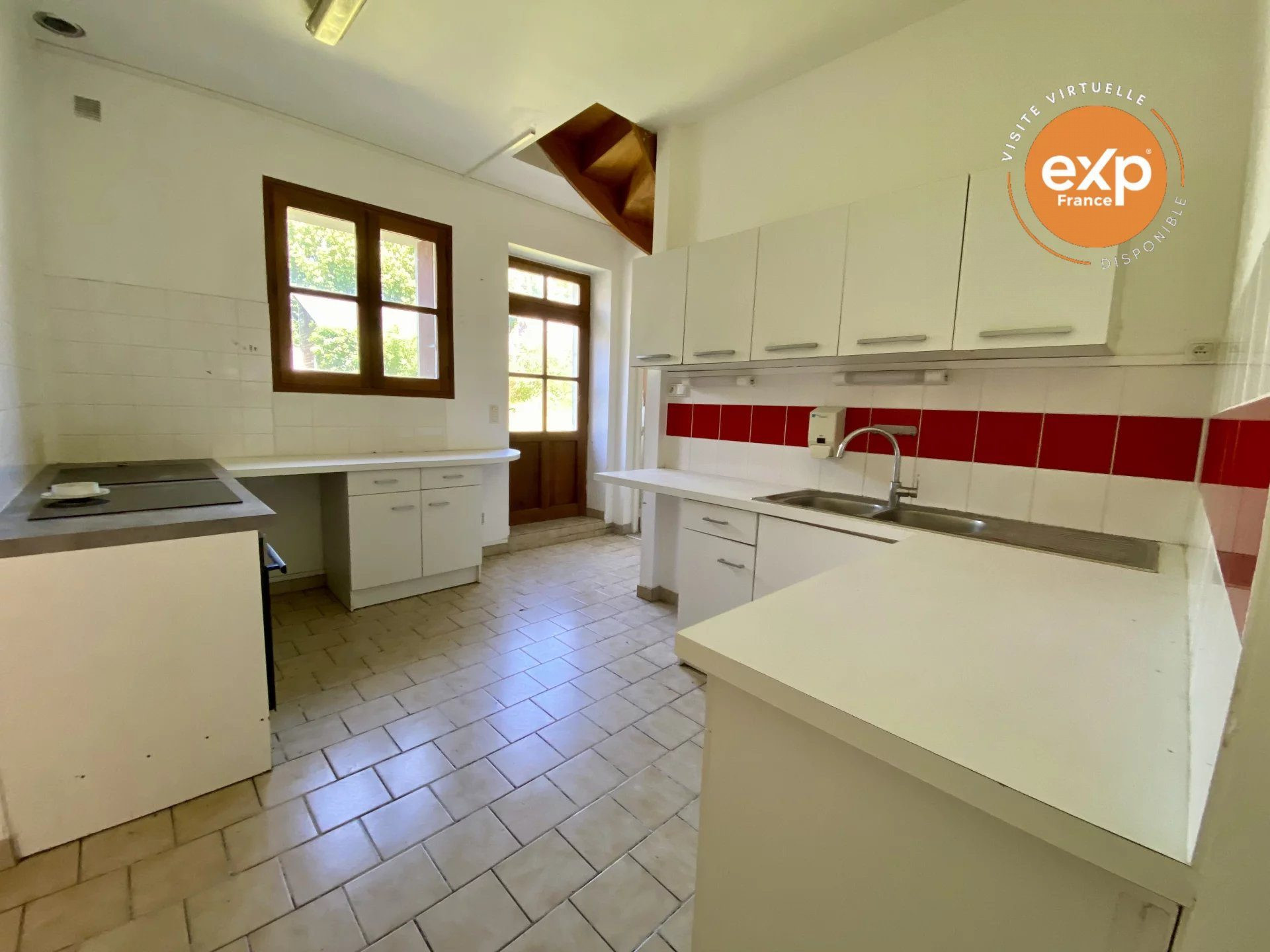 Belle maison de bourg avec annexes