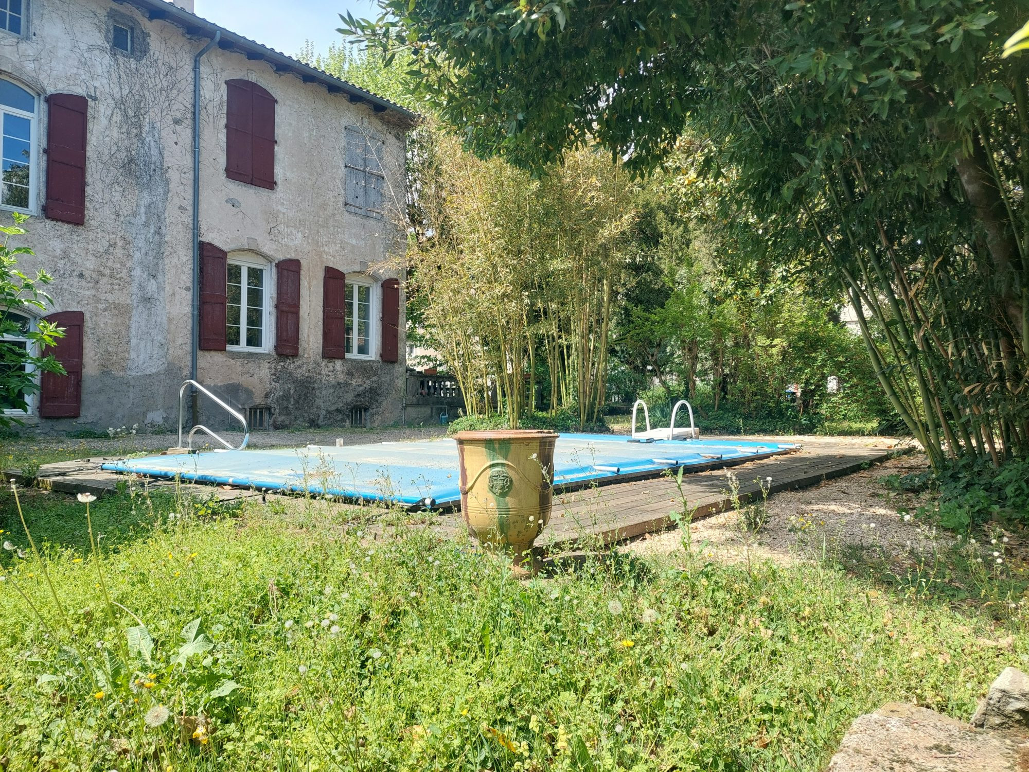 maison de village avec garage et piscine