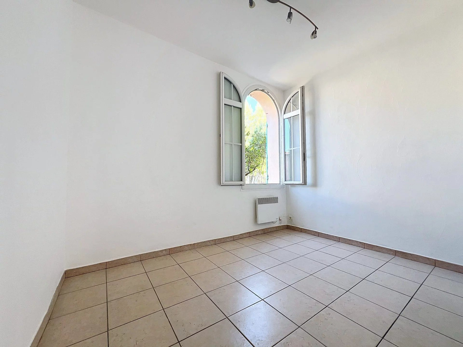Maison divisée en 2 appartements : secteur Base Nature