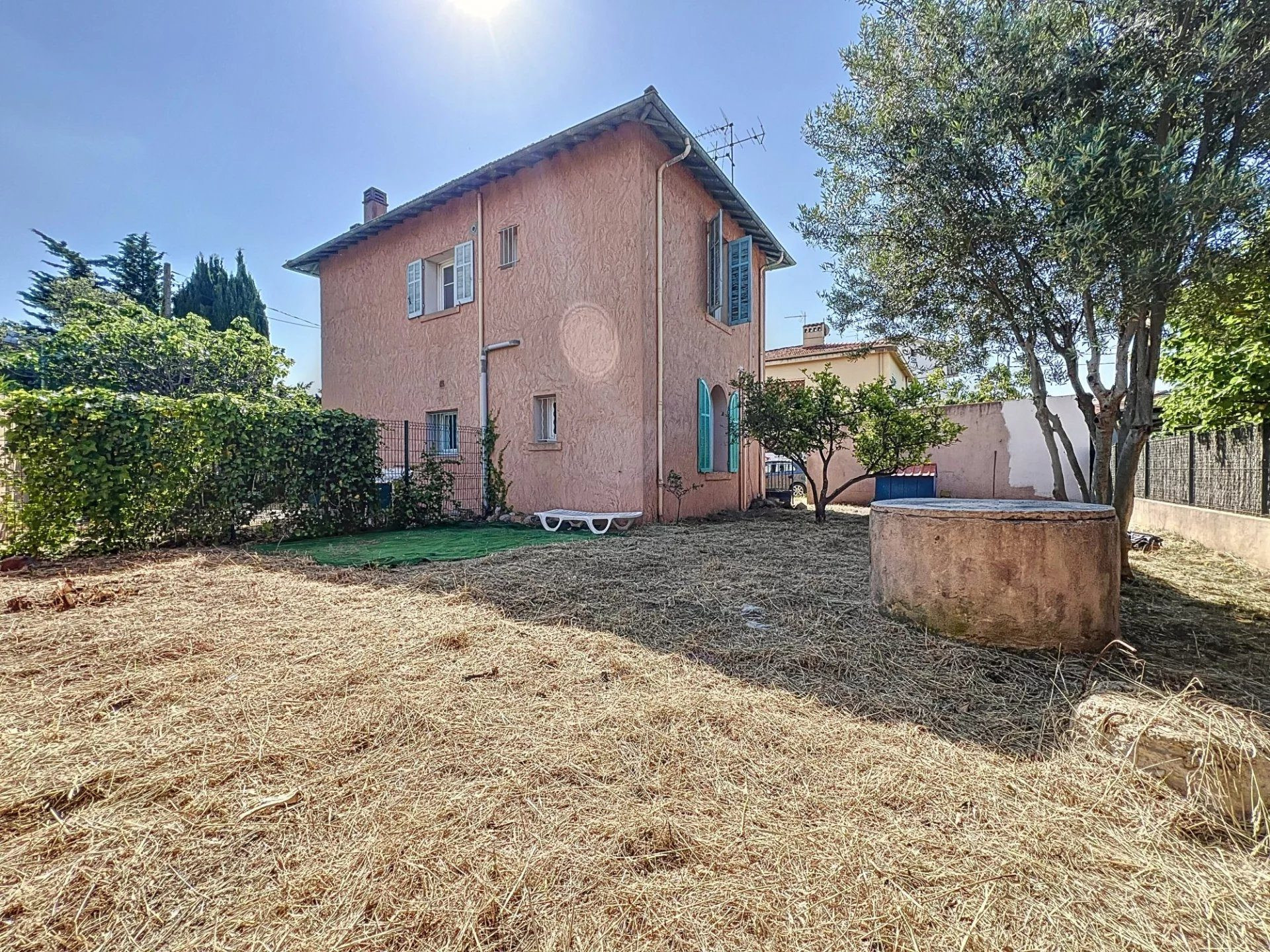 Maison divisée en 2 appartements : secteur Base Nature