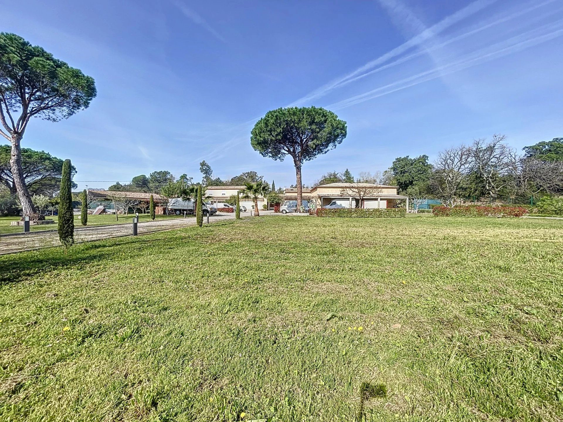 Maison 12 pièces 451 m² · à Puget-sur-Argens · 451 m² · 770 000 €