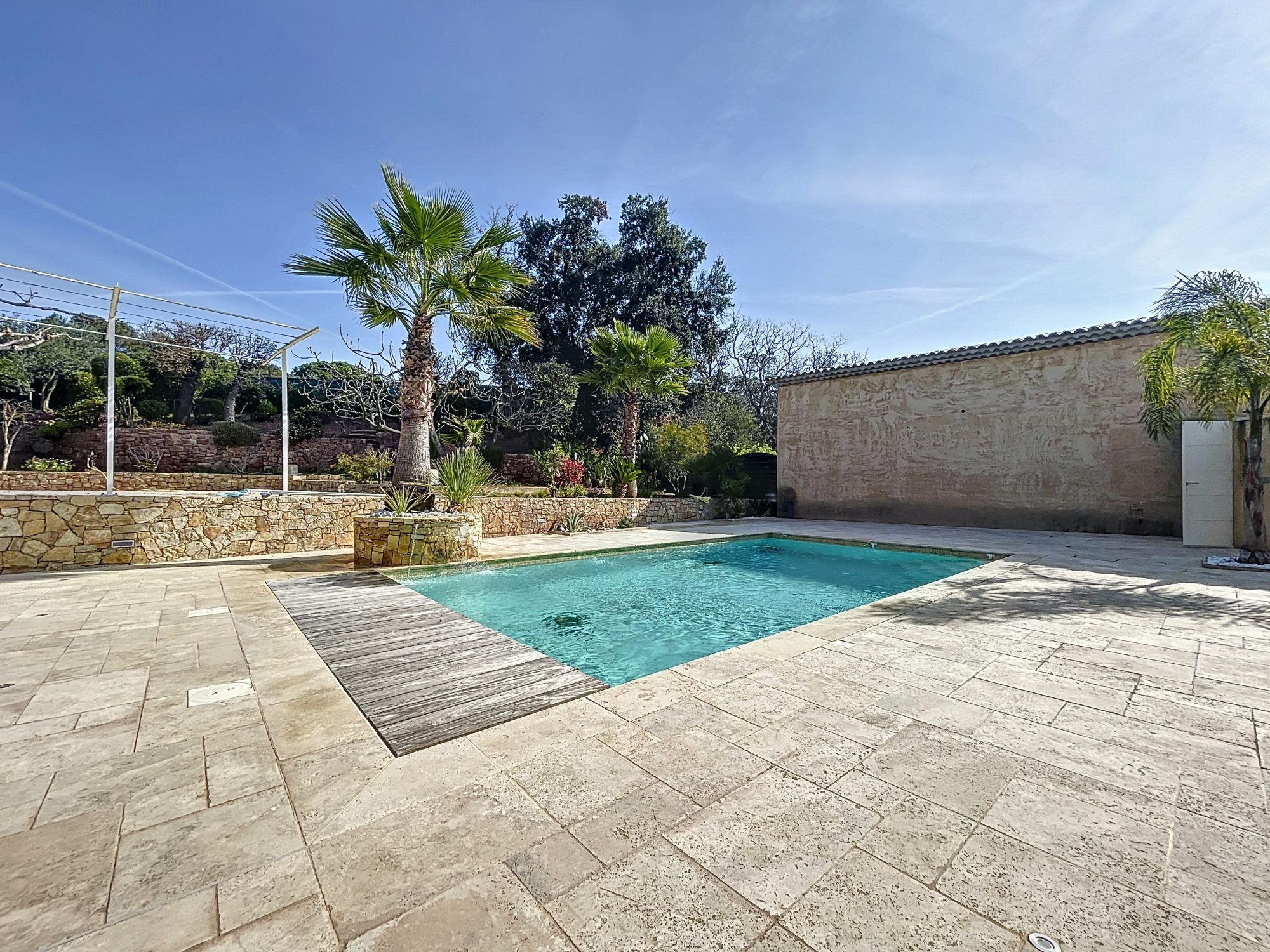 Maison 12 pièces 451 m² · à Puget-sur-Argens · 451 m² · 770 000 €