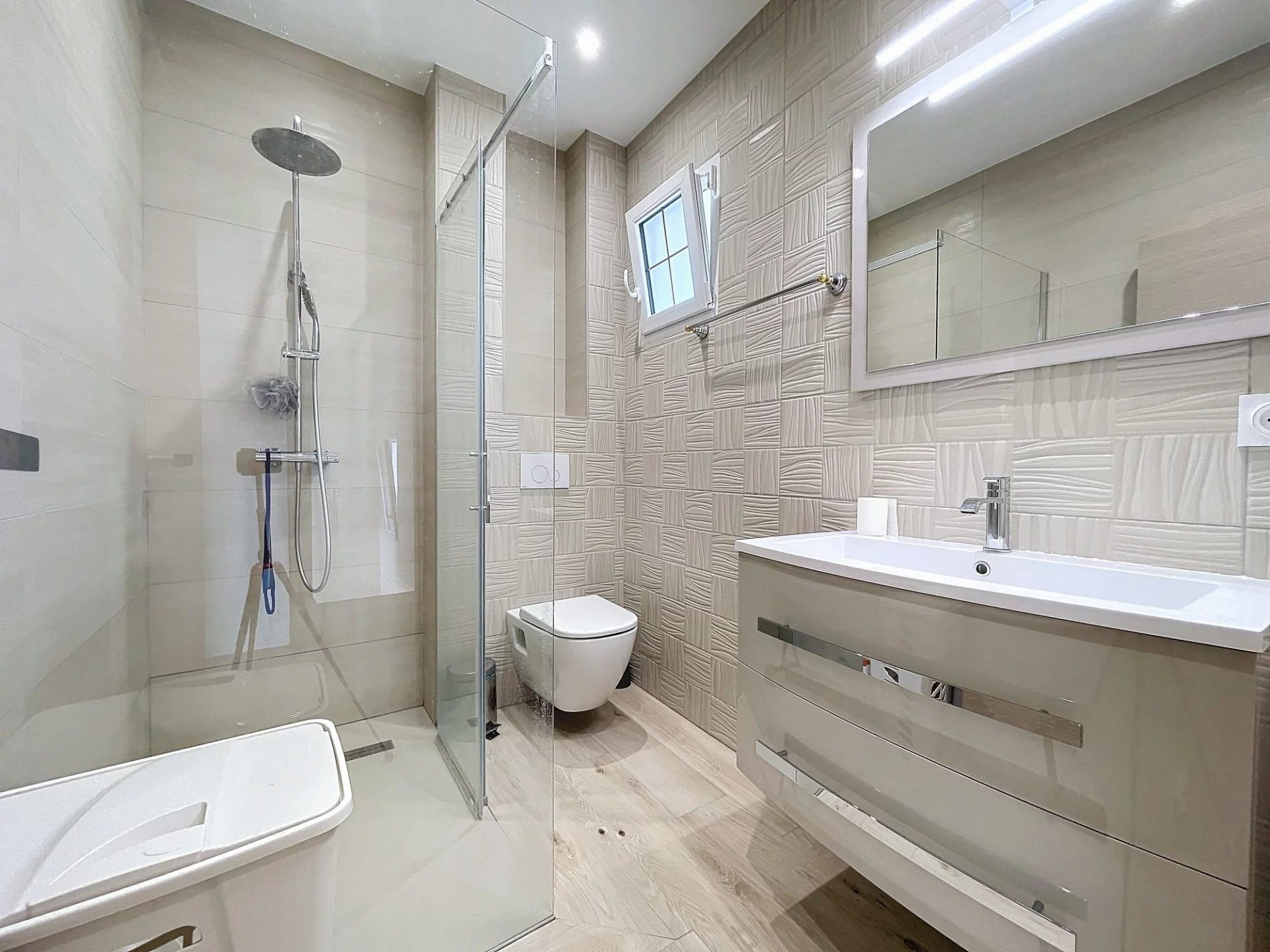 Propriété exceptionnelle avec 2 constructions, piscine,