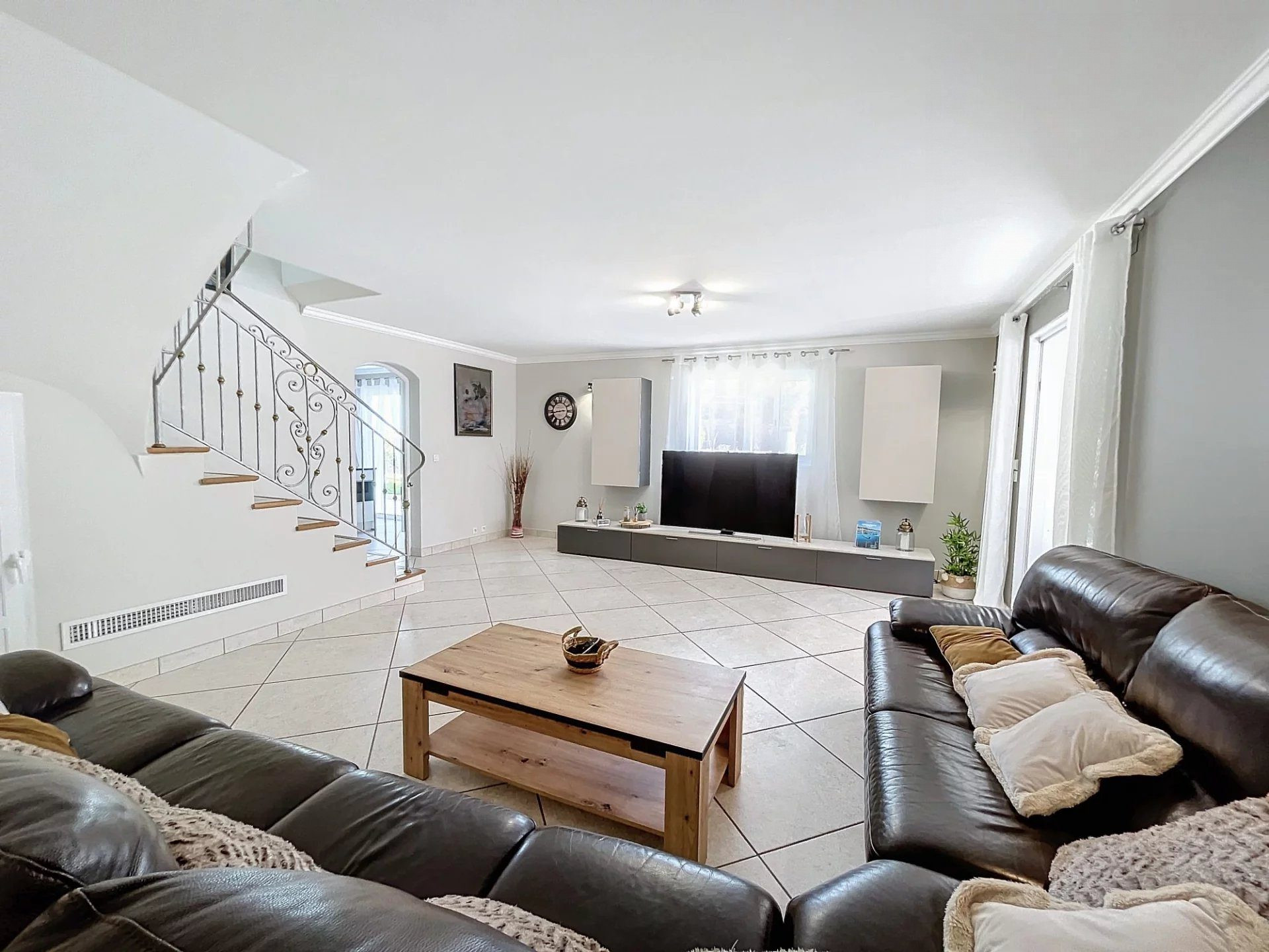 Propriété exceptionnelle avec 2 constructions, piscine,