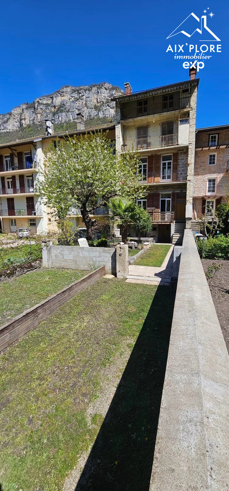 IMMEUBLE/MAISON en pierre 282 m2.