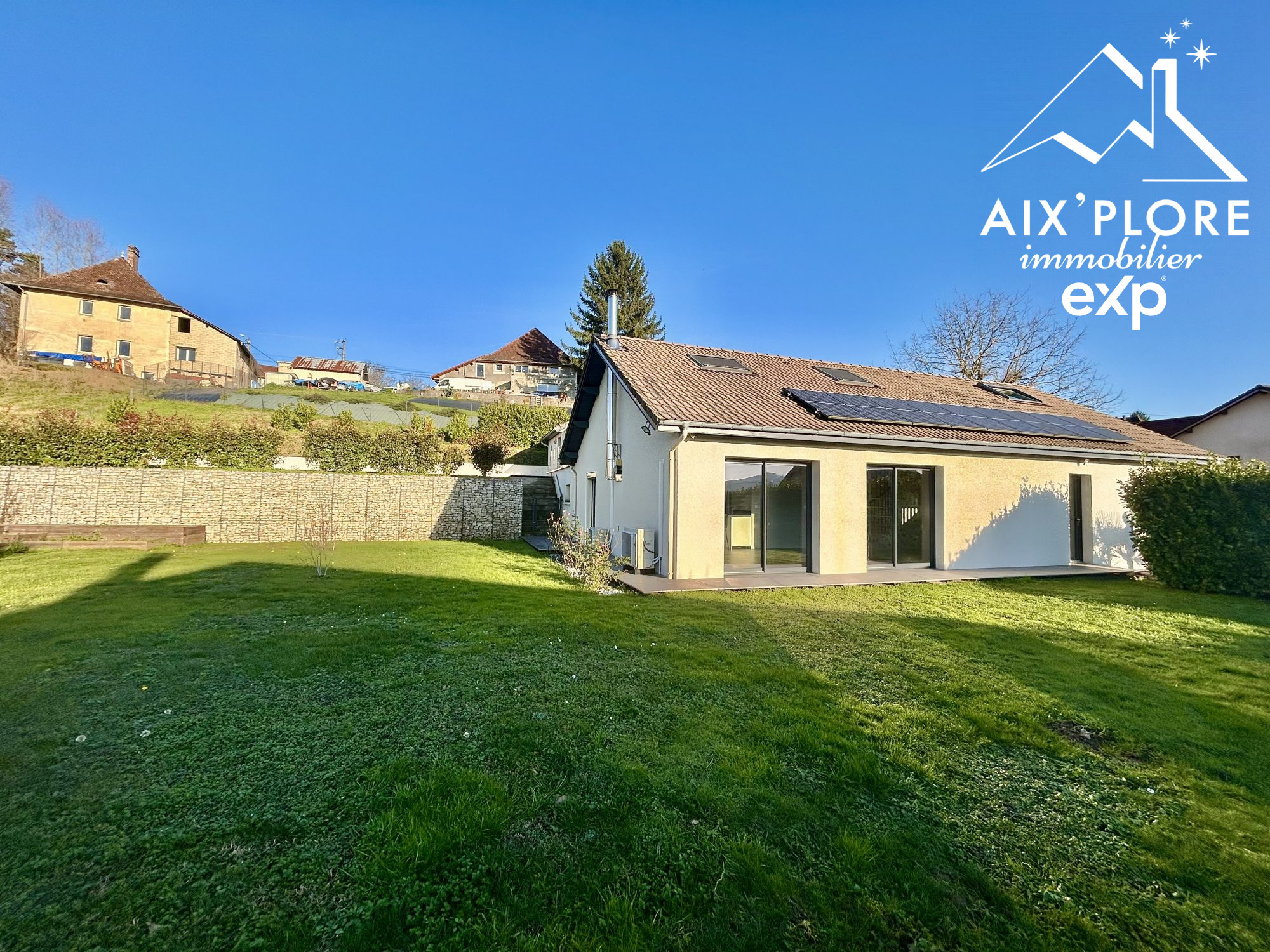 Maison contemporaine avec piscine et grands volumes – cadre de vie privilégié