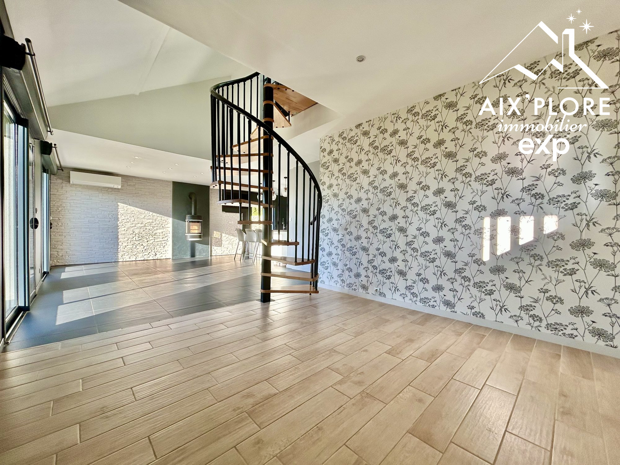 Contemporary House with Swimming Pool and Large Living Spaces – Privileged Living Environment 5